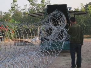  Mobile Security Barrier 