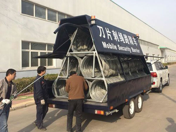  Mobile Security Barrier 